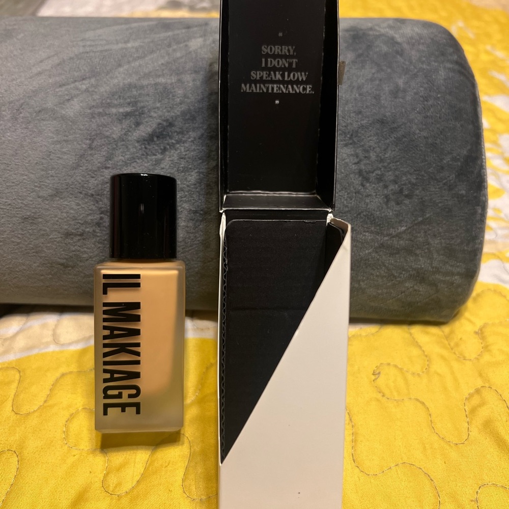 IL MAKIAGE “Woke Up Like This” Flawless Base Foundation (color #085)